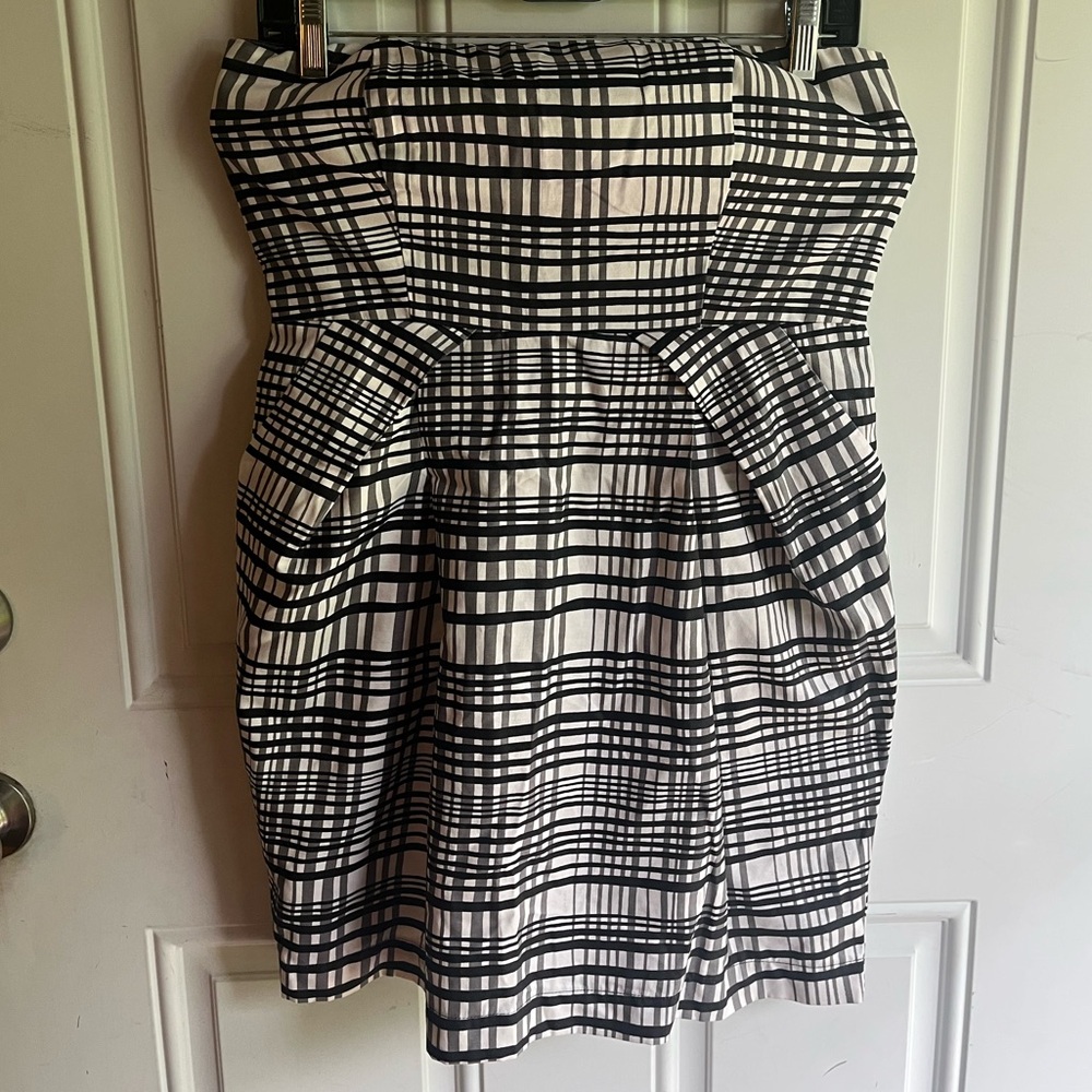 Forever 21 Black and White Strapless Peplum Dress